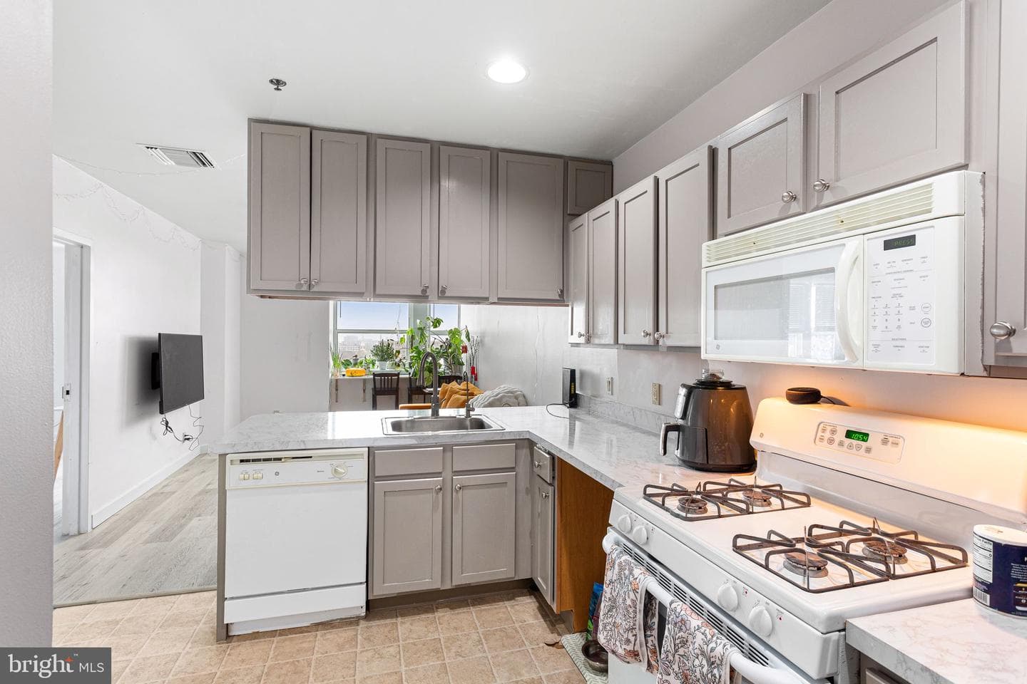 1100 Vine Street #1402 photo 5