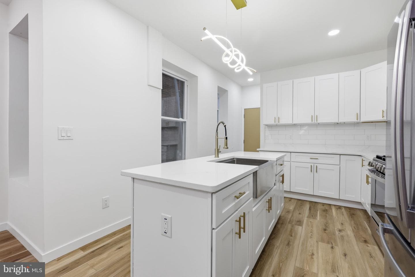 1322 S Lindenwood Street photo 11