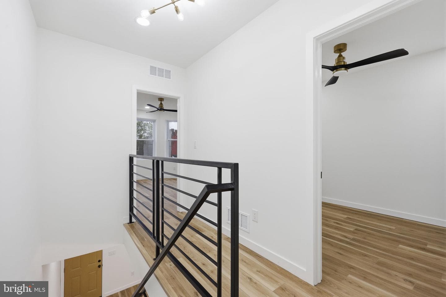 1322 S Lindenwood Street photo 22