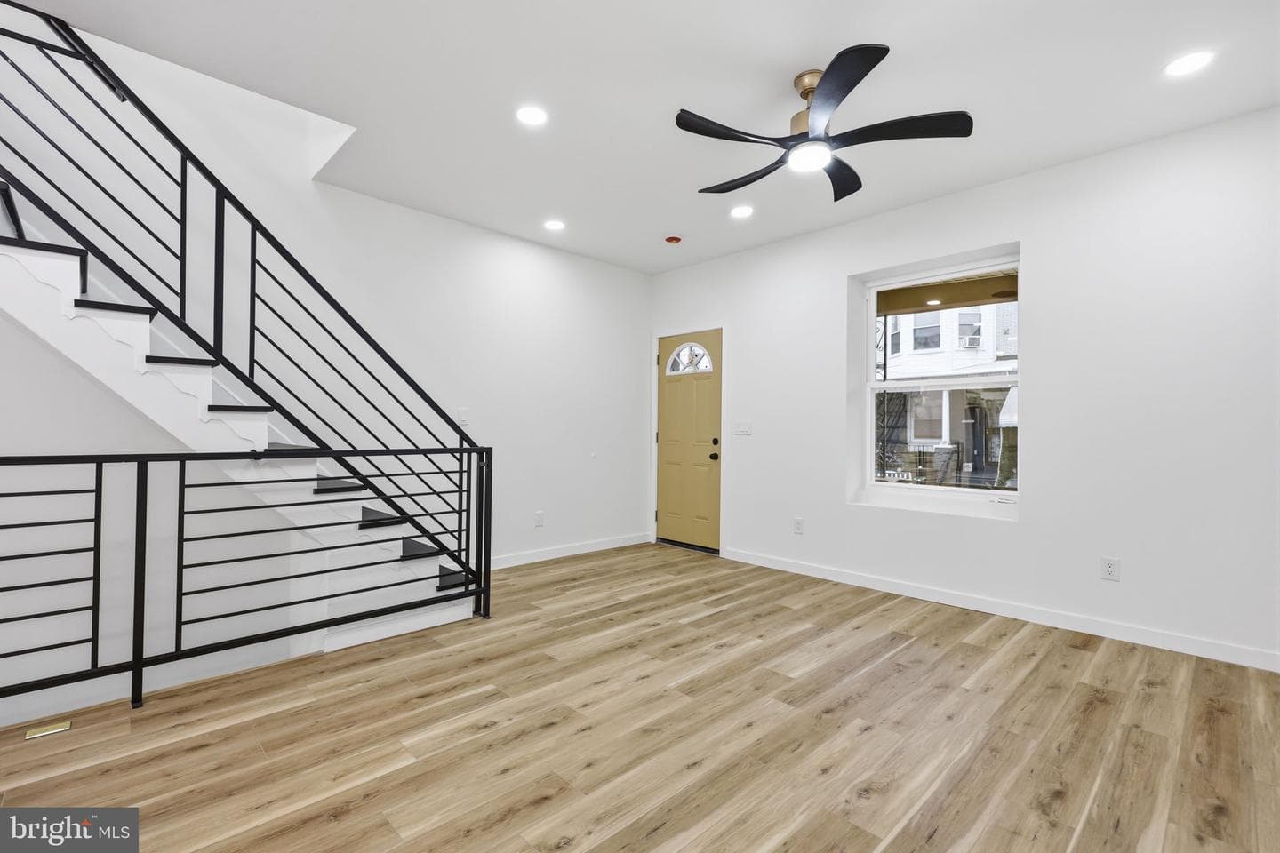 1322 S Lindenwood Street photo 7