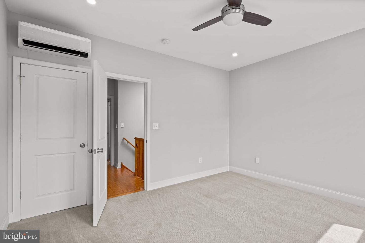 144 Jamestown Avenue photo 25