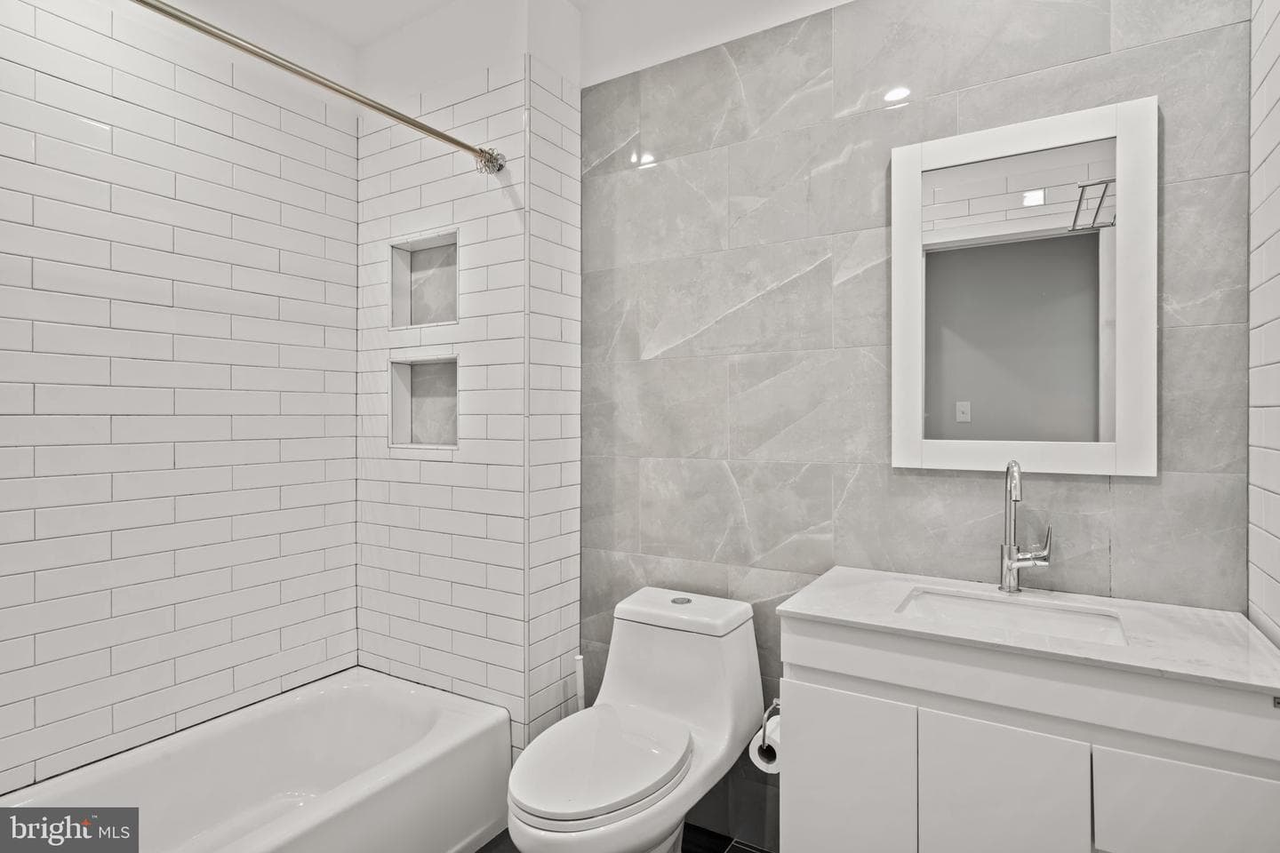 144 Jamestown Avenue photo 27