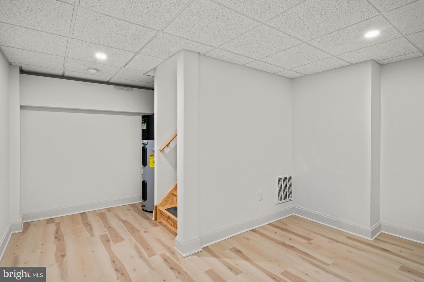 144 Jamestown Avenue photo 32