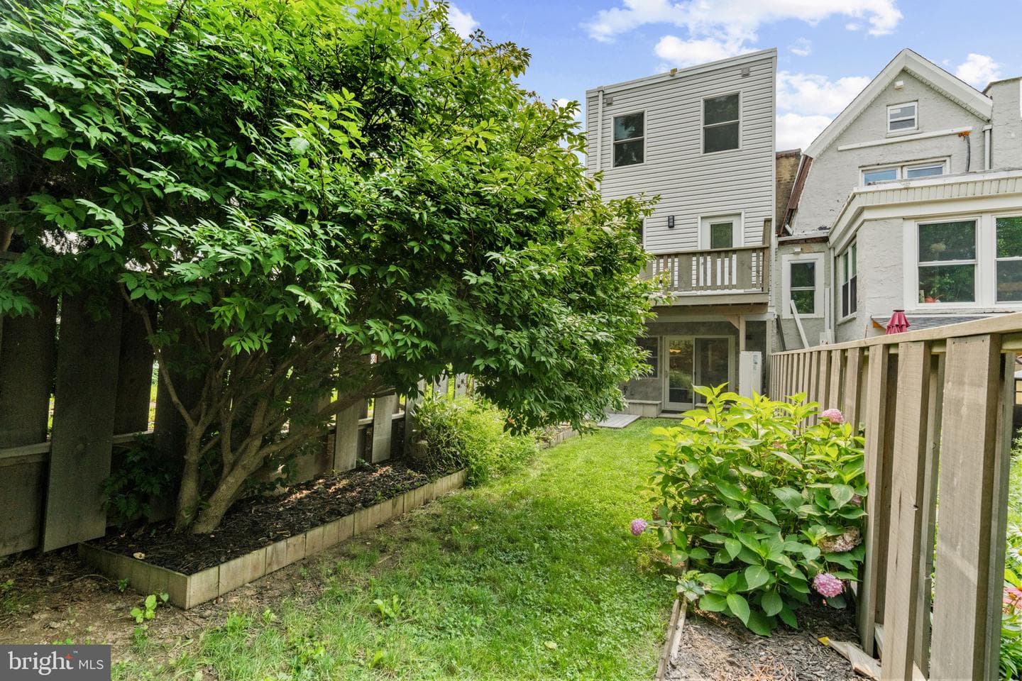 144 Jamestown Avenue photo 34