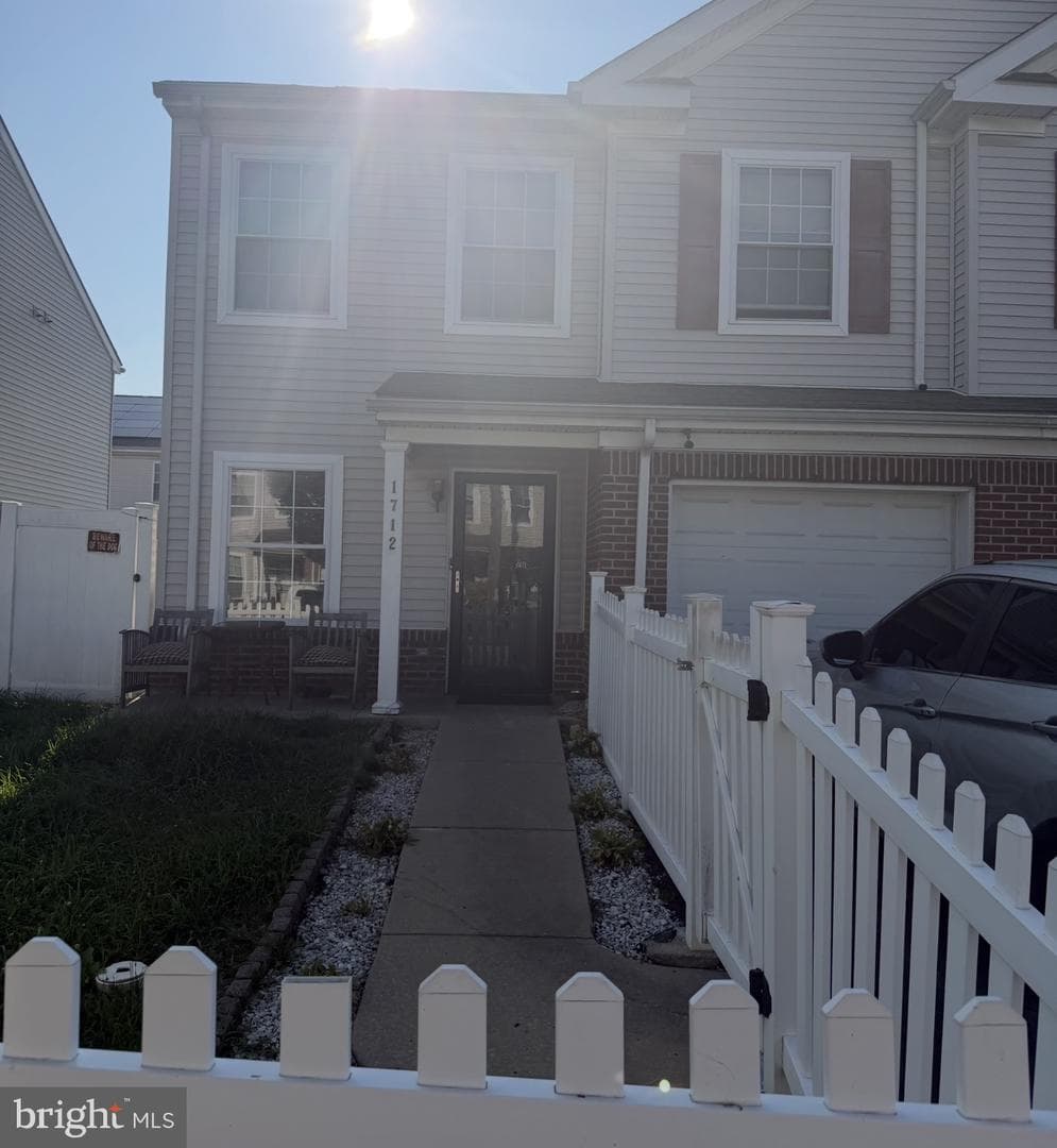 1712 N Uber Street photo 1