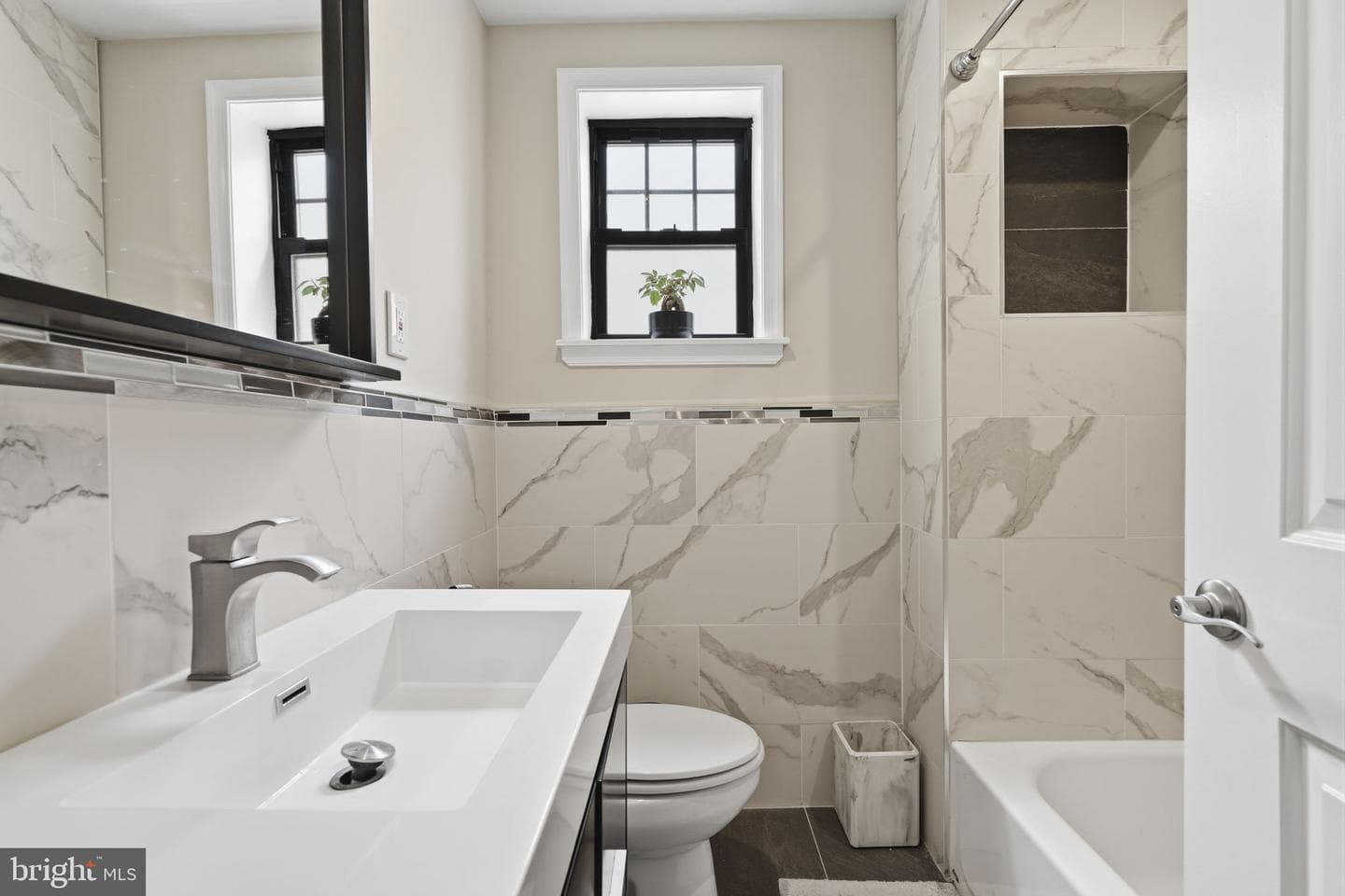 2023 Moore Street photo 27