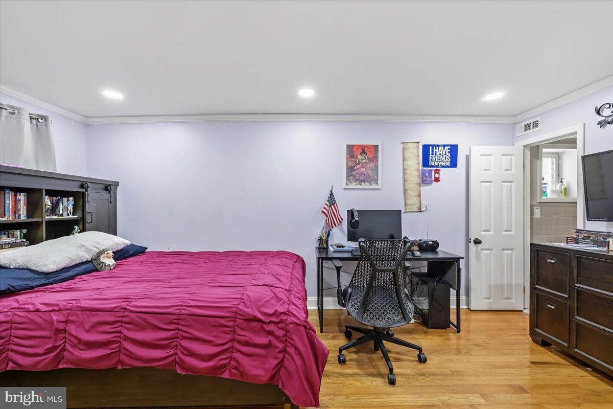 914 Longshore Avenue photo 18