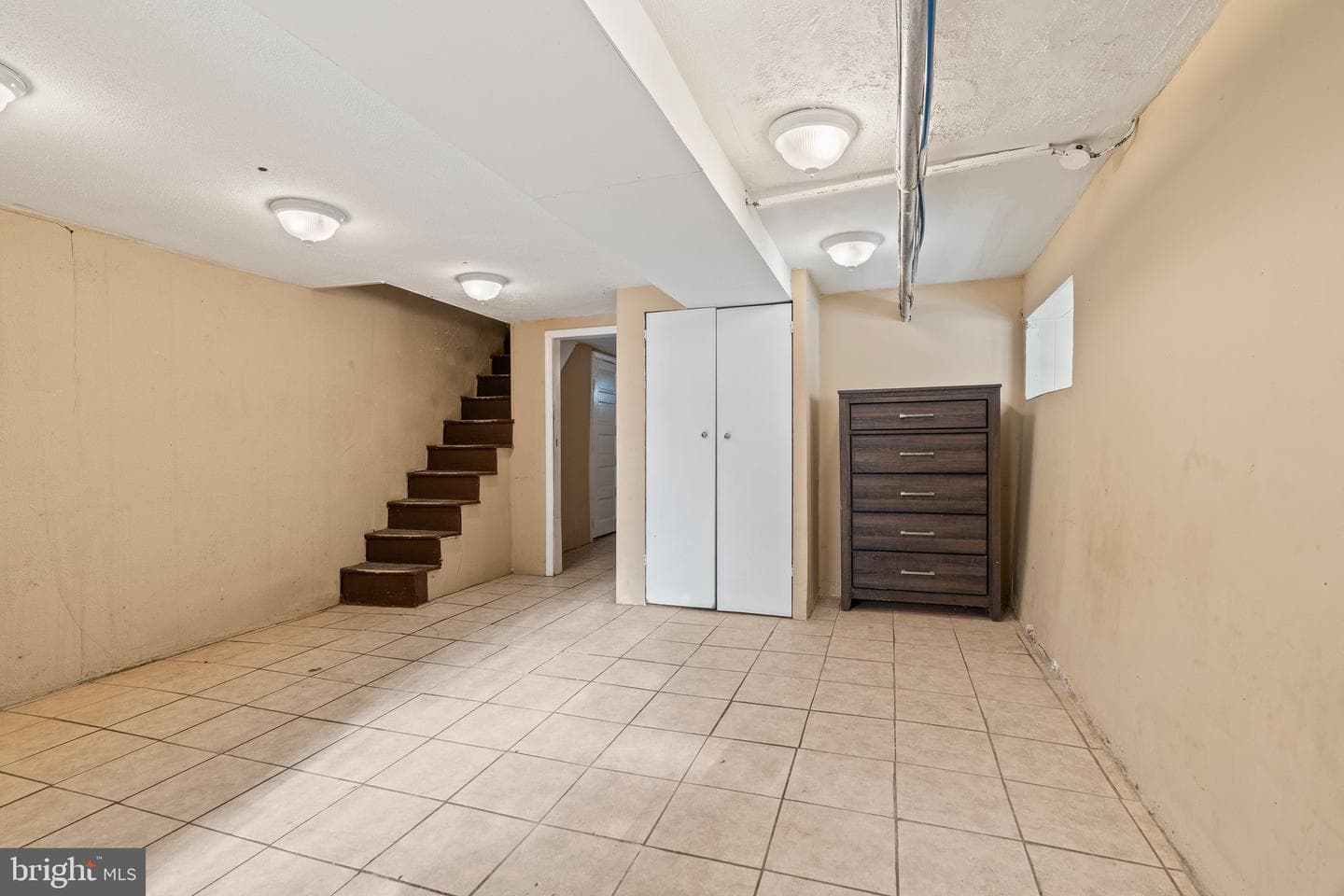 8218 Craig Street photo 32