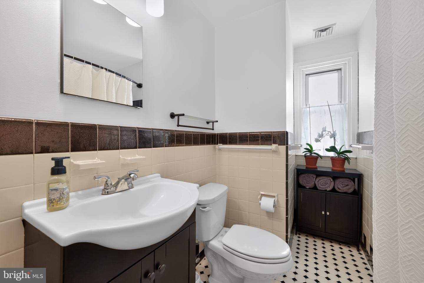 857 Glenn Street photo 18