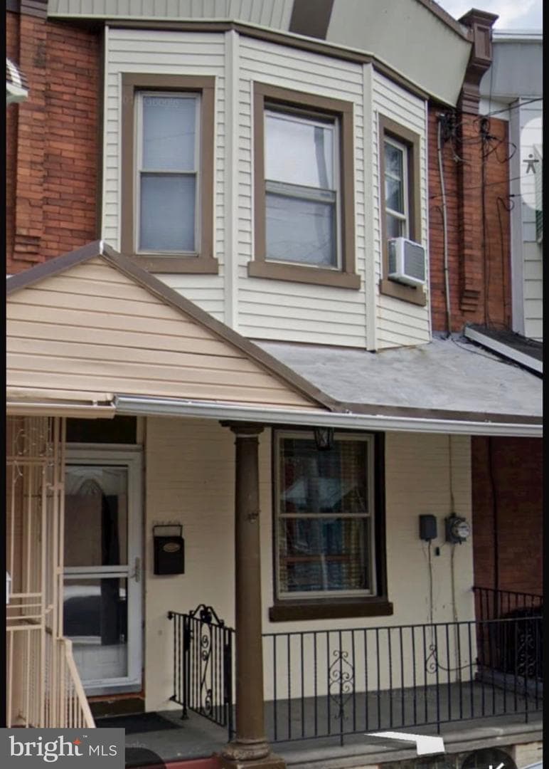 3110 E St photo 1