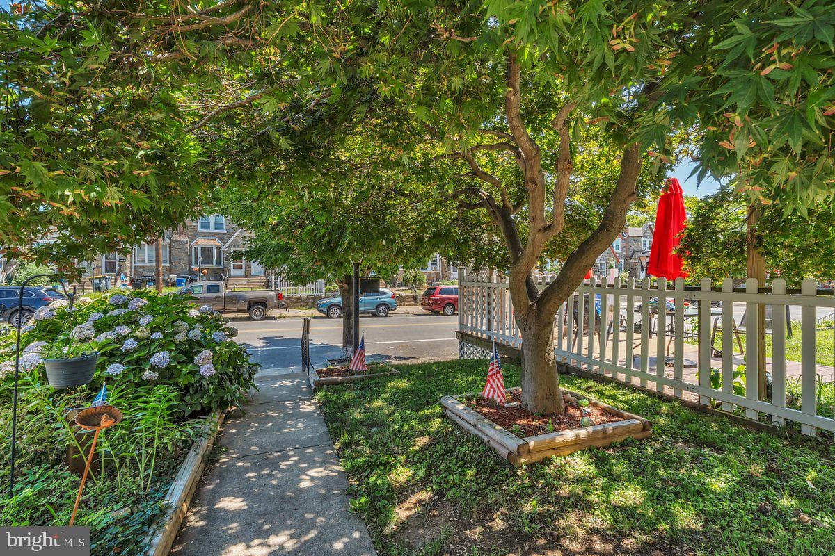3240 Longshore Avenue photo 4