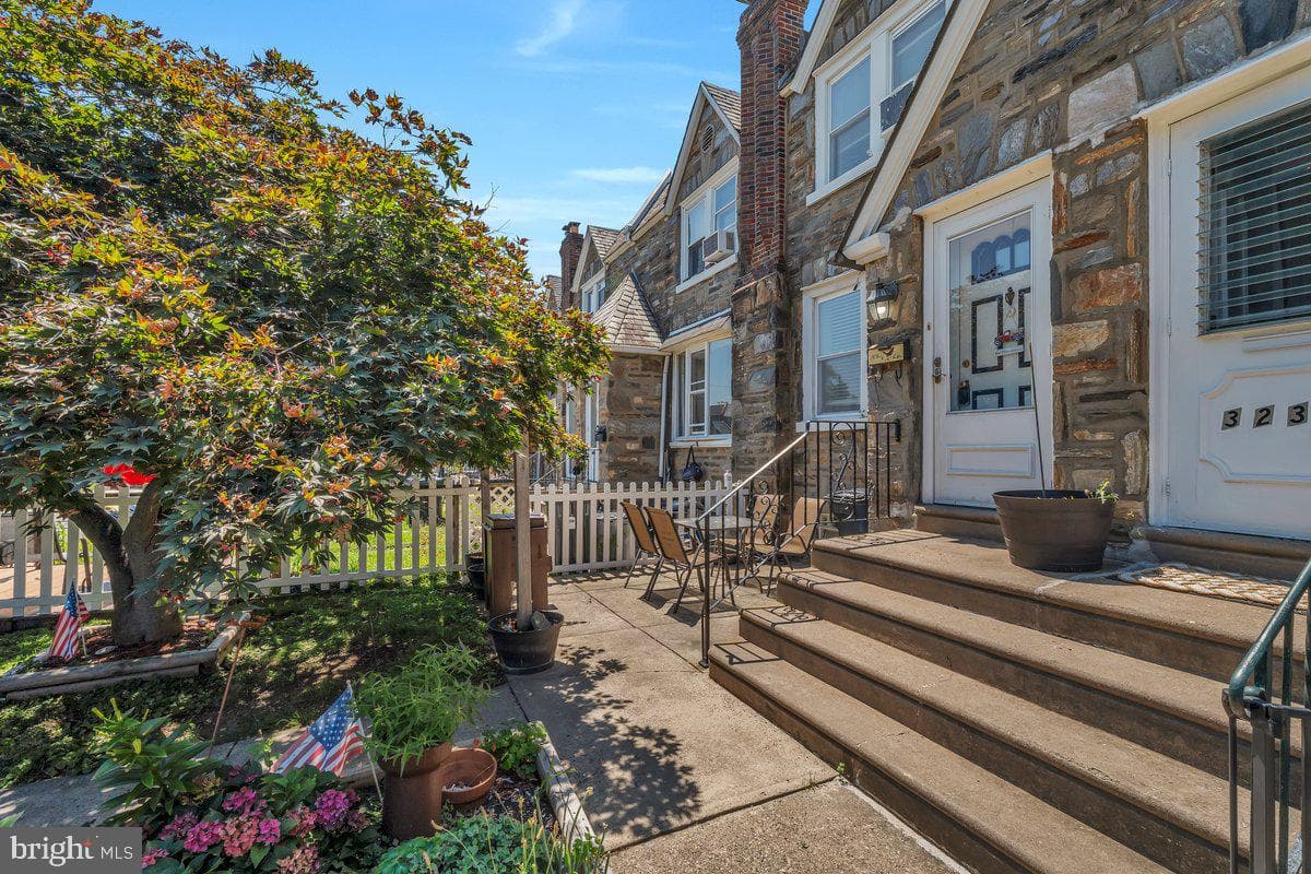 3240 Longshore Avenue photo 5