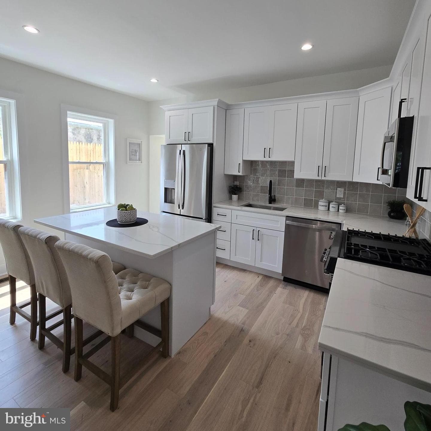 404 Leverington Avenue photo 1