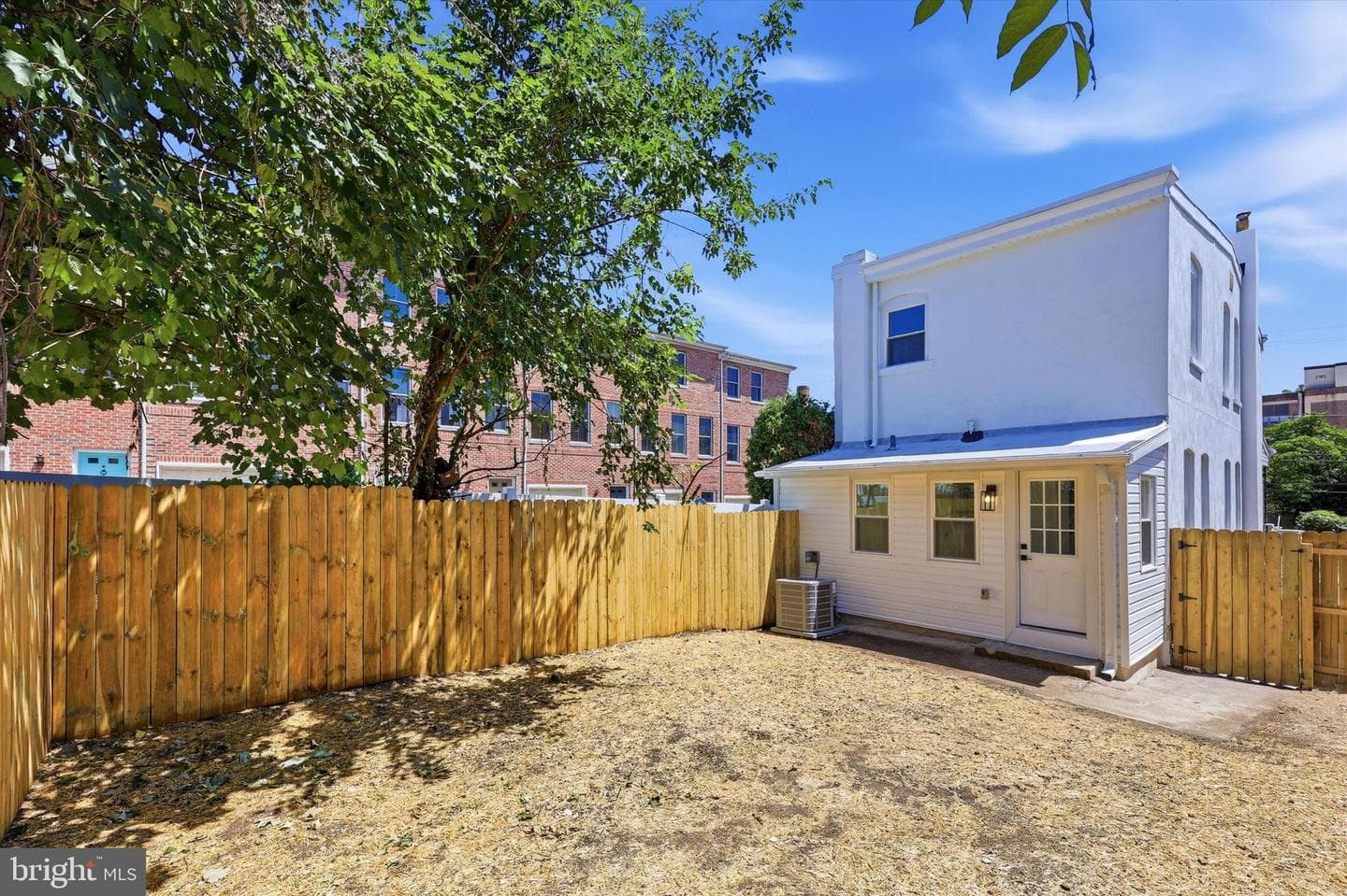 404 Leverington Avenue photo 23