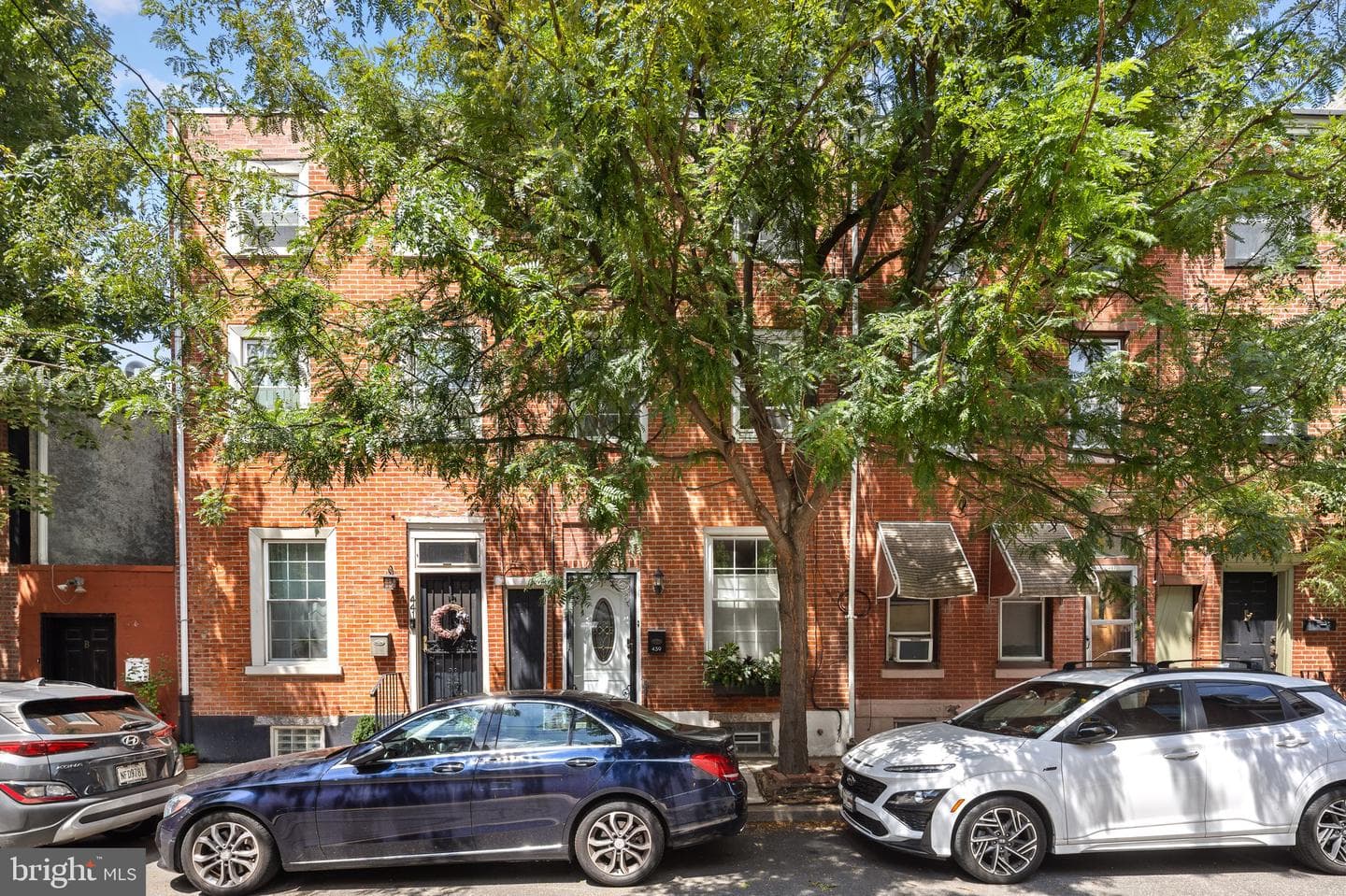 439 W George Street photo 1