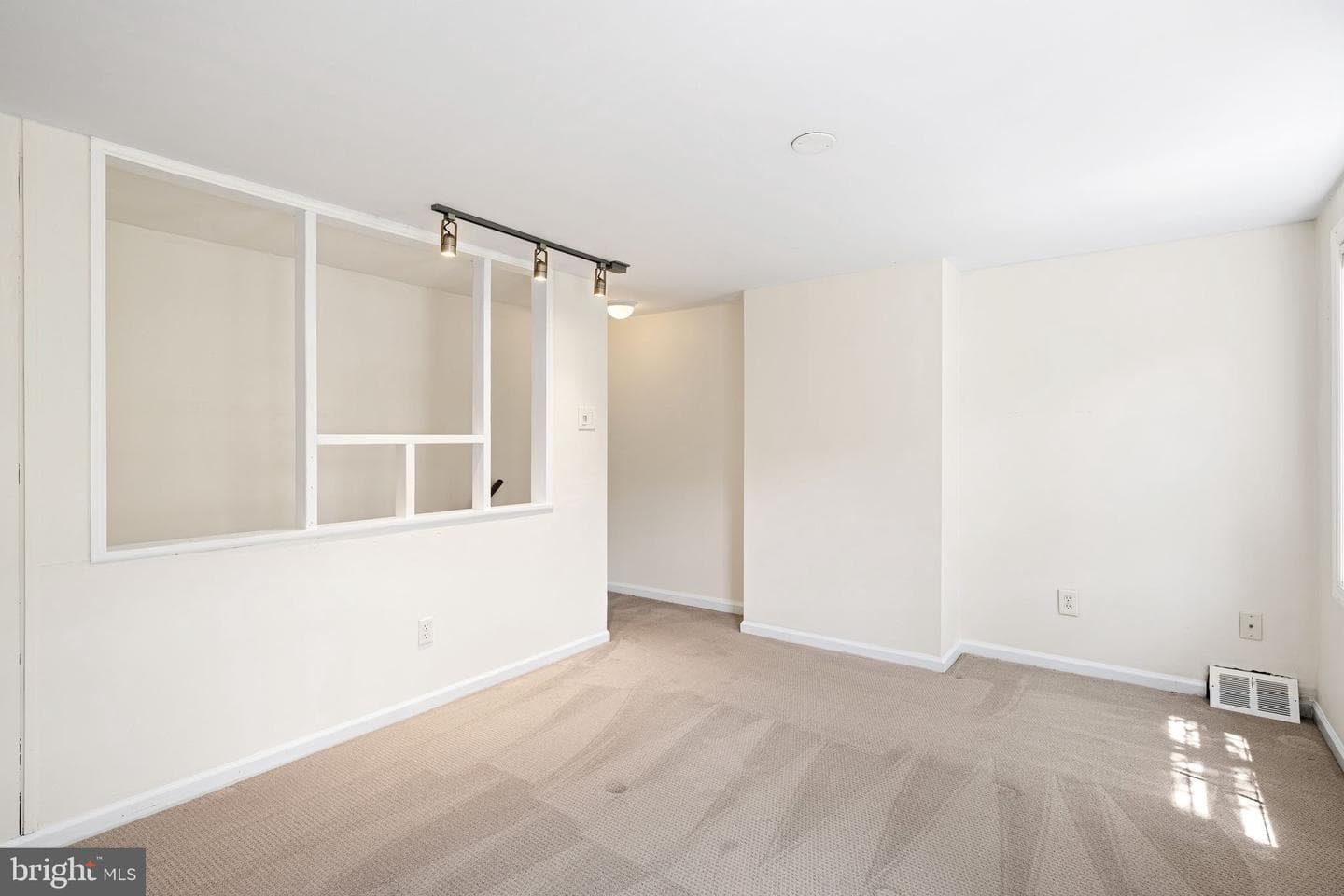 439 W George Street photo 10