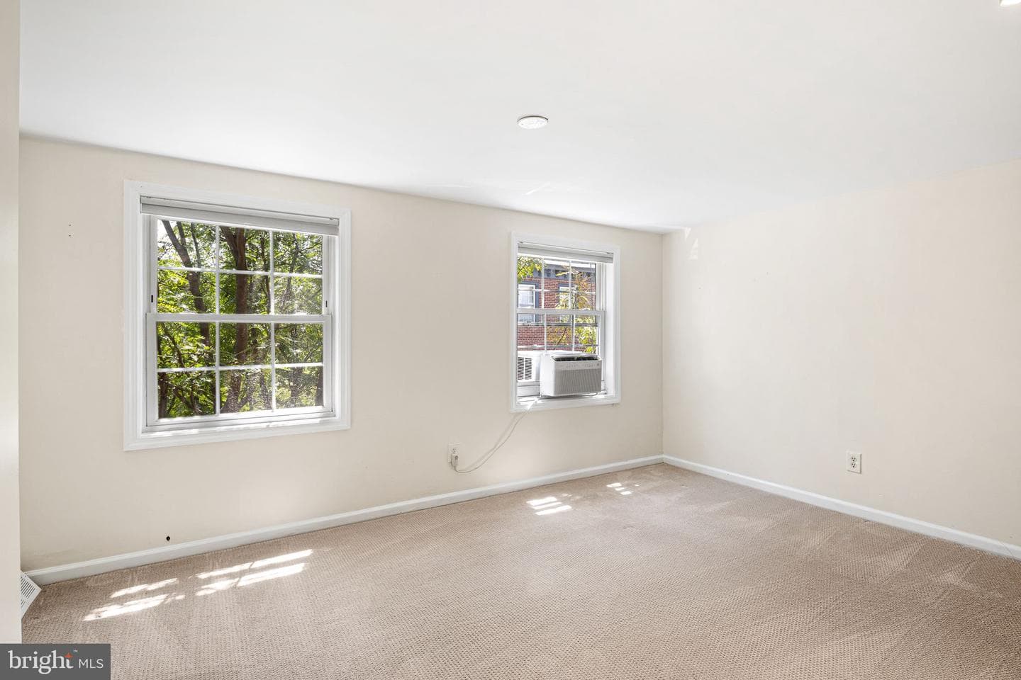 439 W George Street photo 11