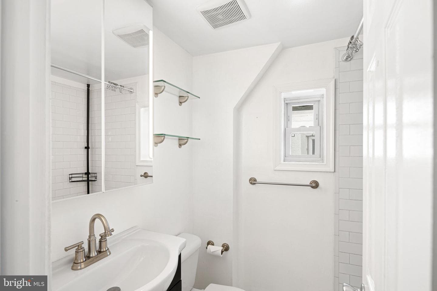 439 W George Street photo 12