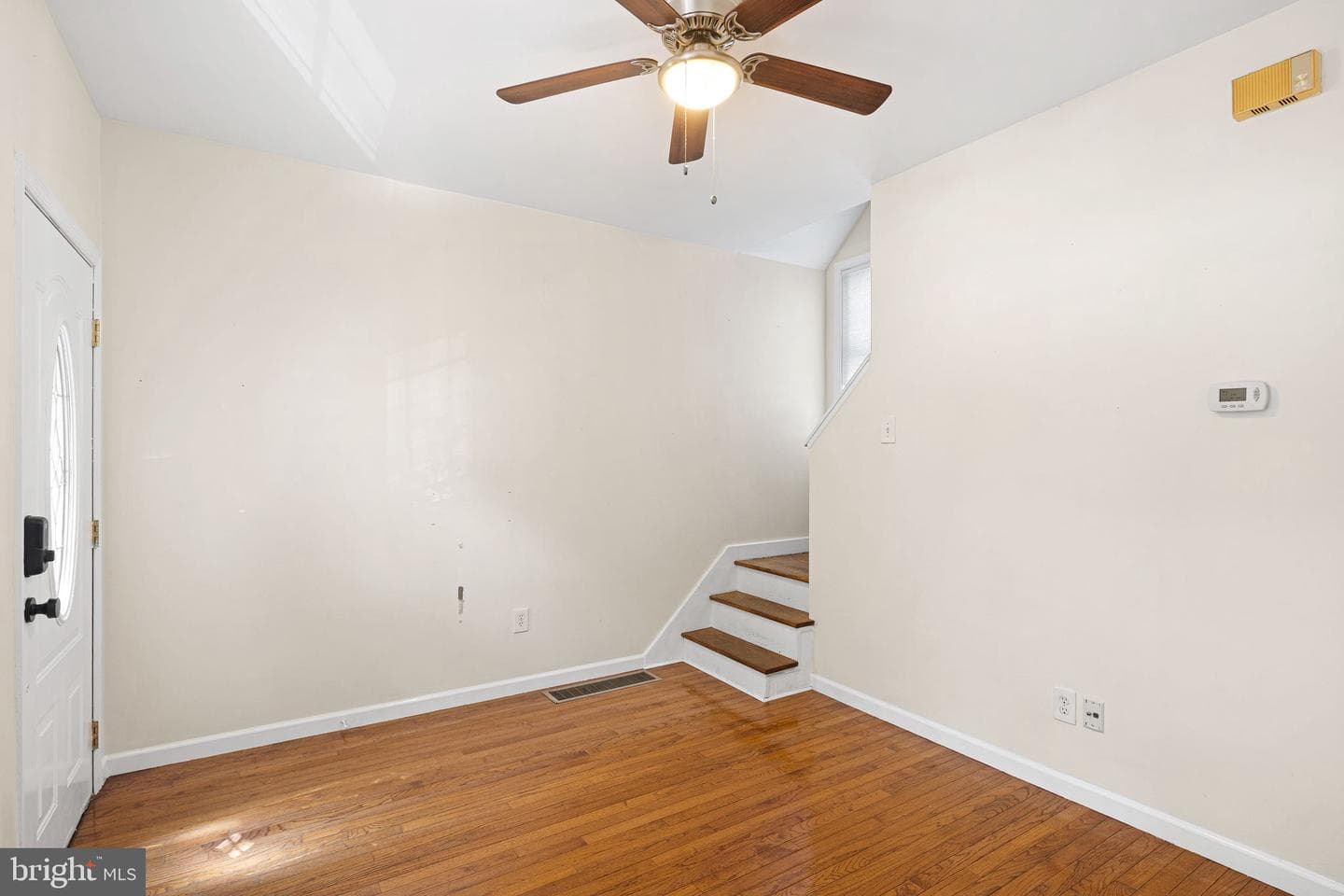 439 W George Street photo 3