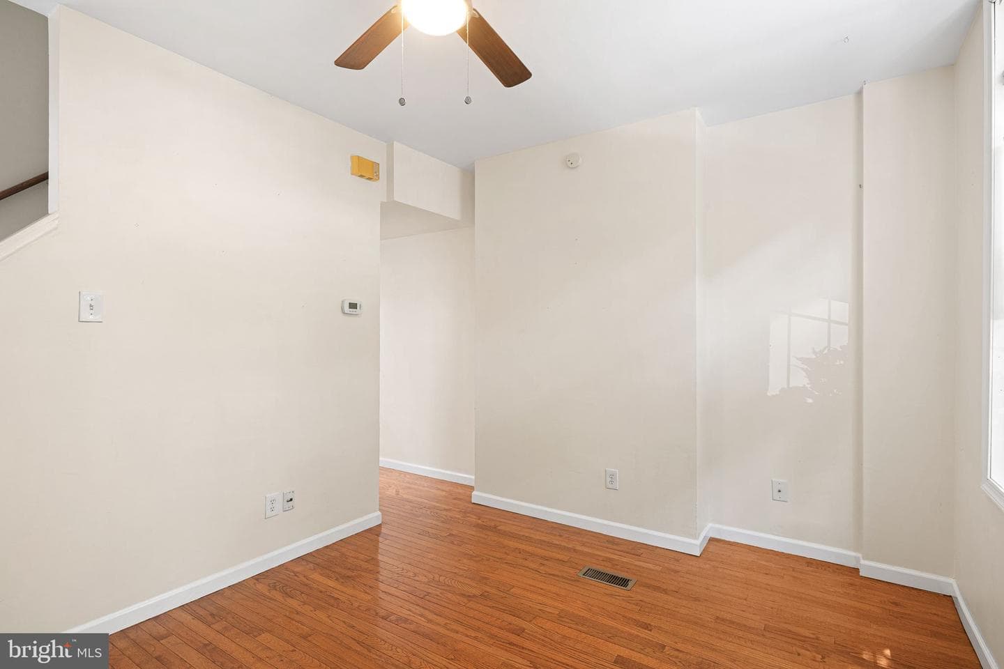439 W George Street photo 4