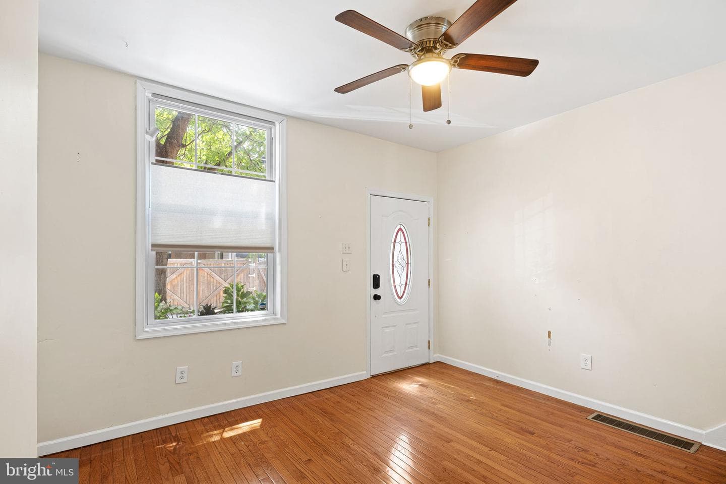 439 W George Street photo 5