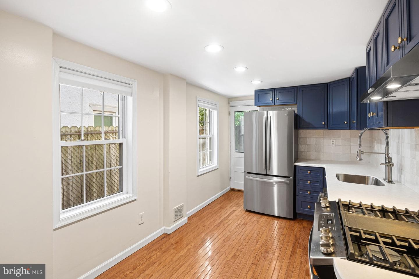439 W George Street photo 6