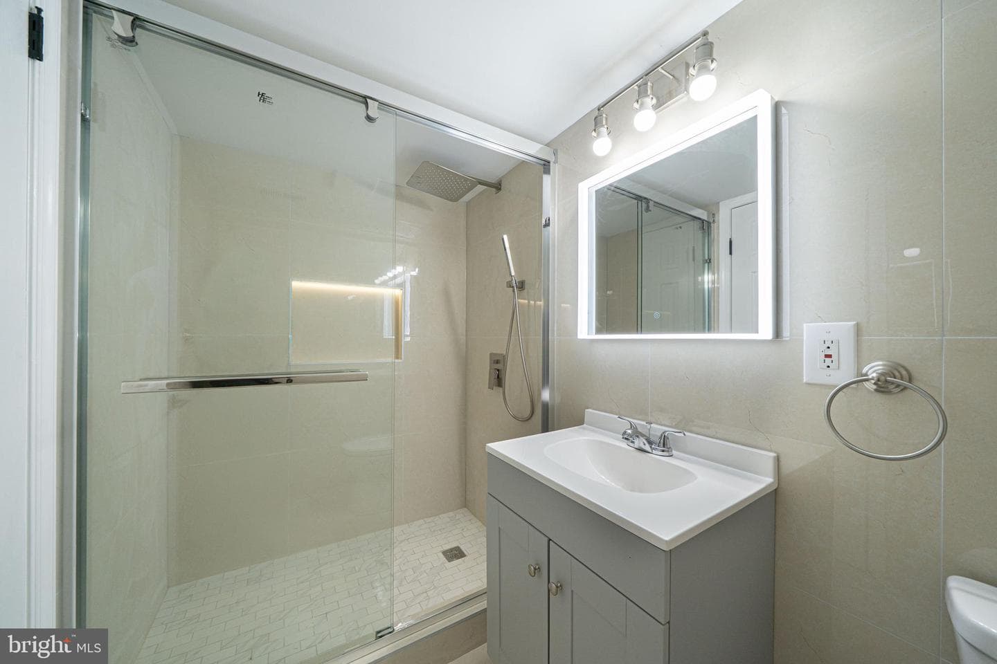 829 E Rittenhouse Street photo 17