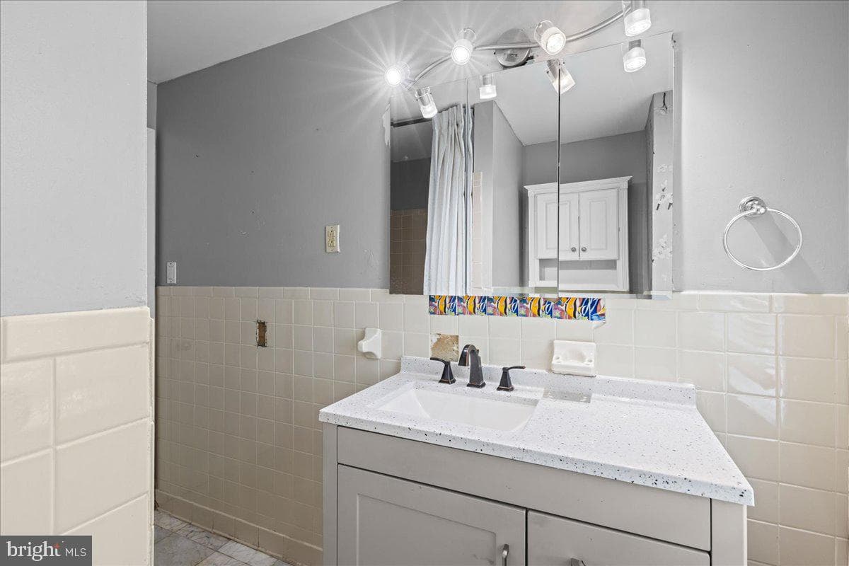 326 E Sanger Street photo 21