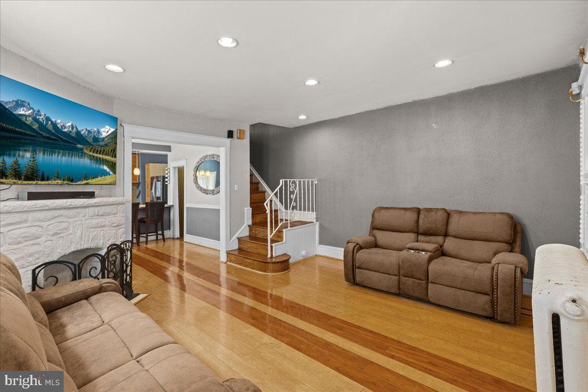 326 E Sanger Street photo 5