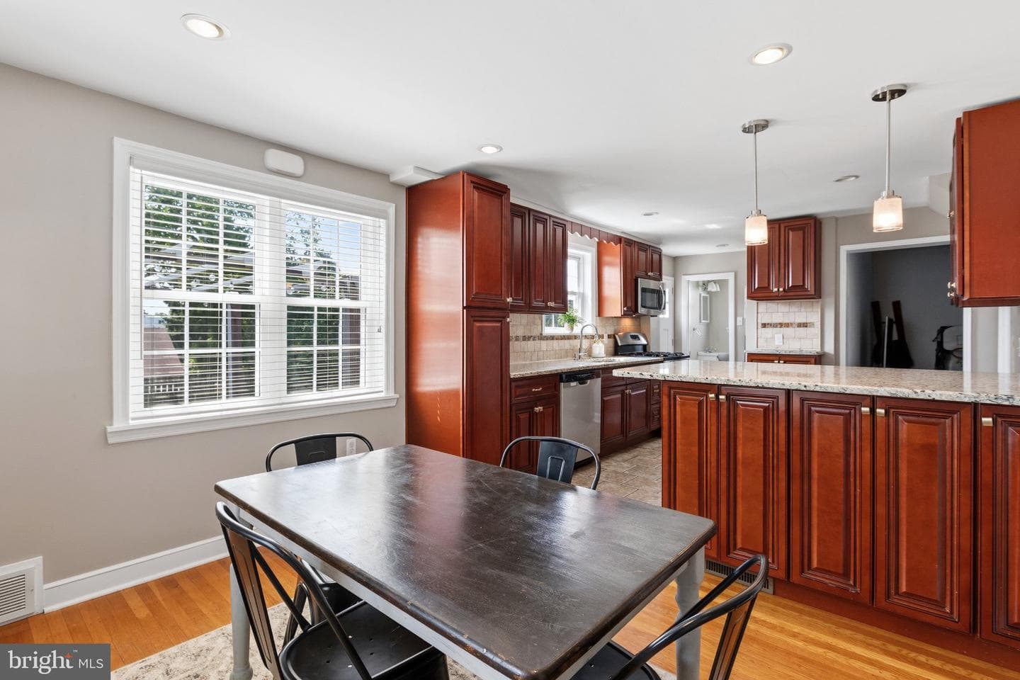 461 Summit Avenue photo 9