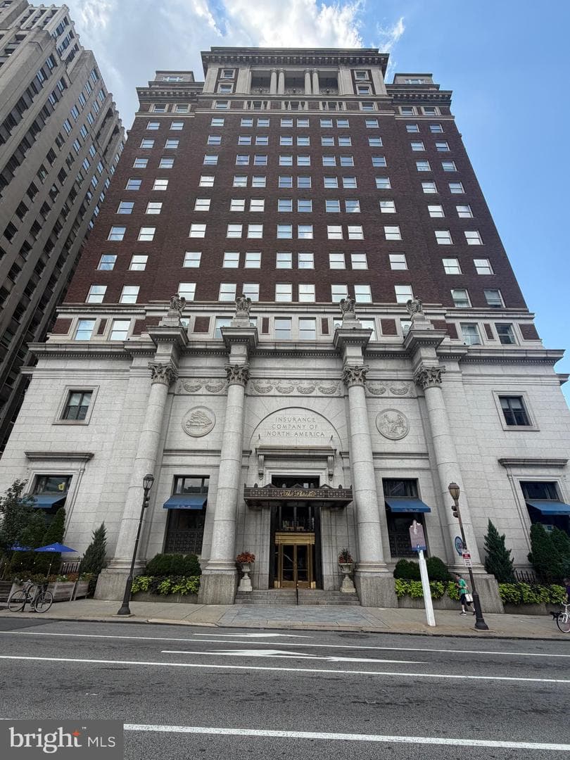 1600 Arch Street #908 photo 1