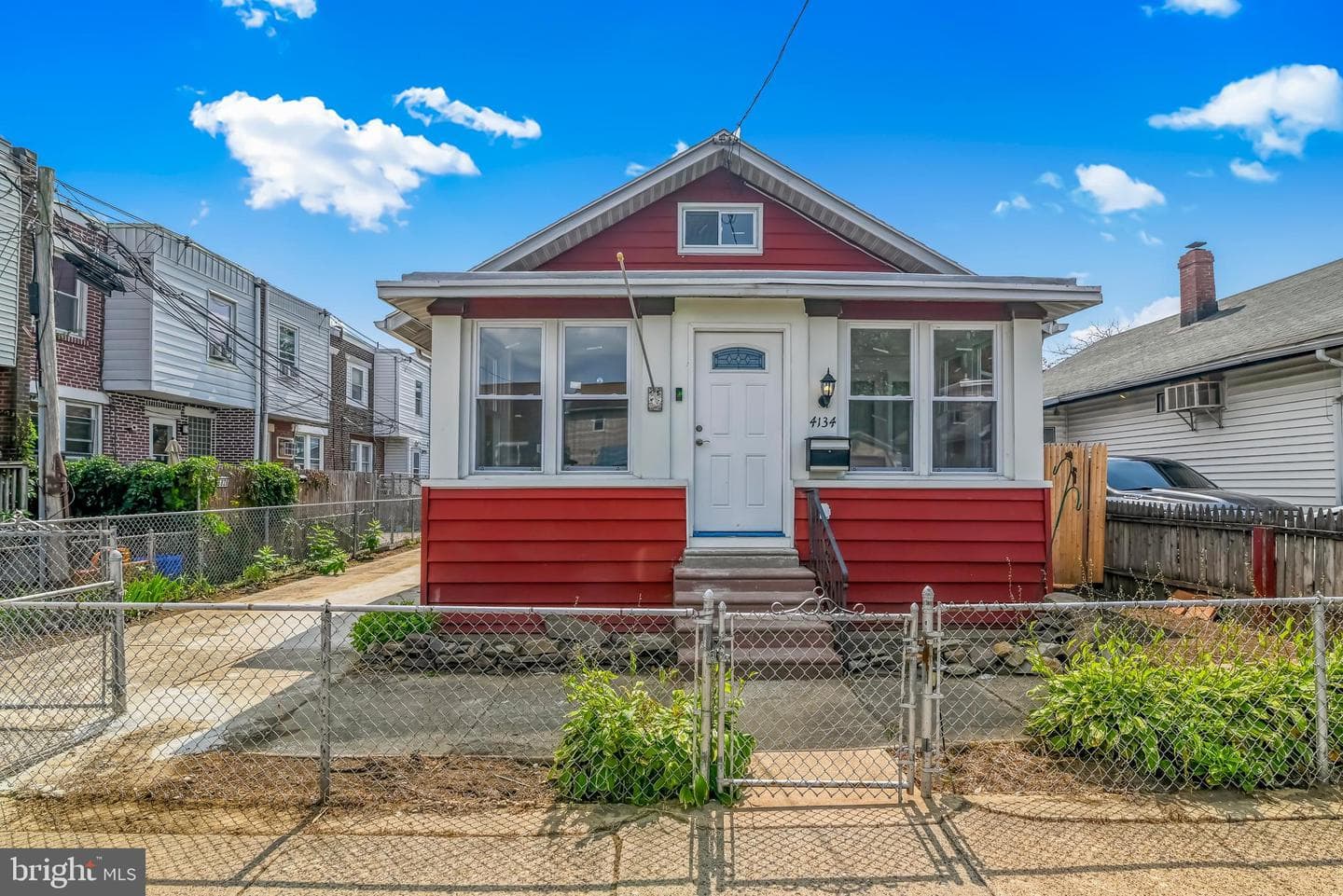 4134 E Howell Street photo 1
