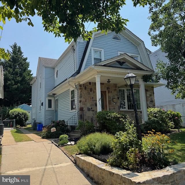 8061 Fairview Street photo 1