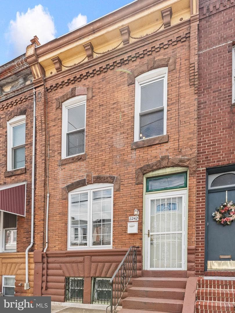 2242 Moore Street photo 1