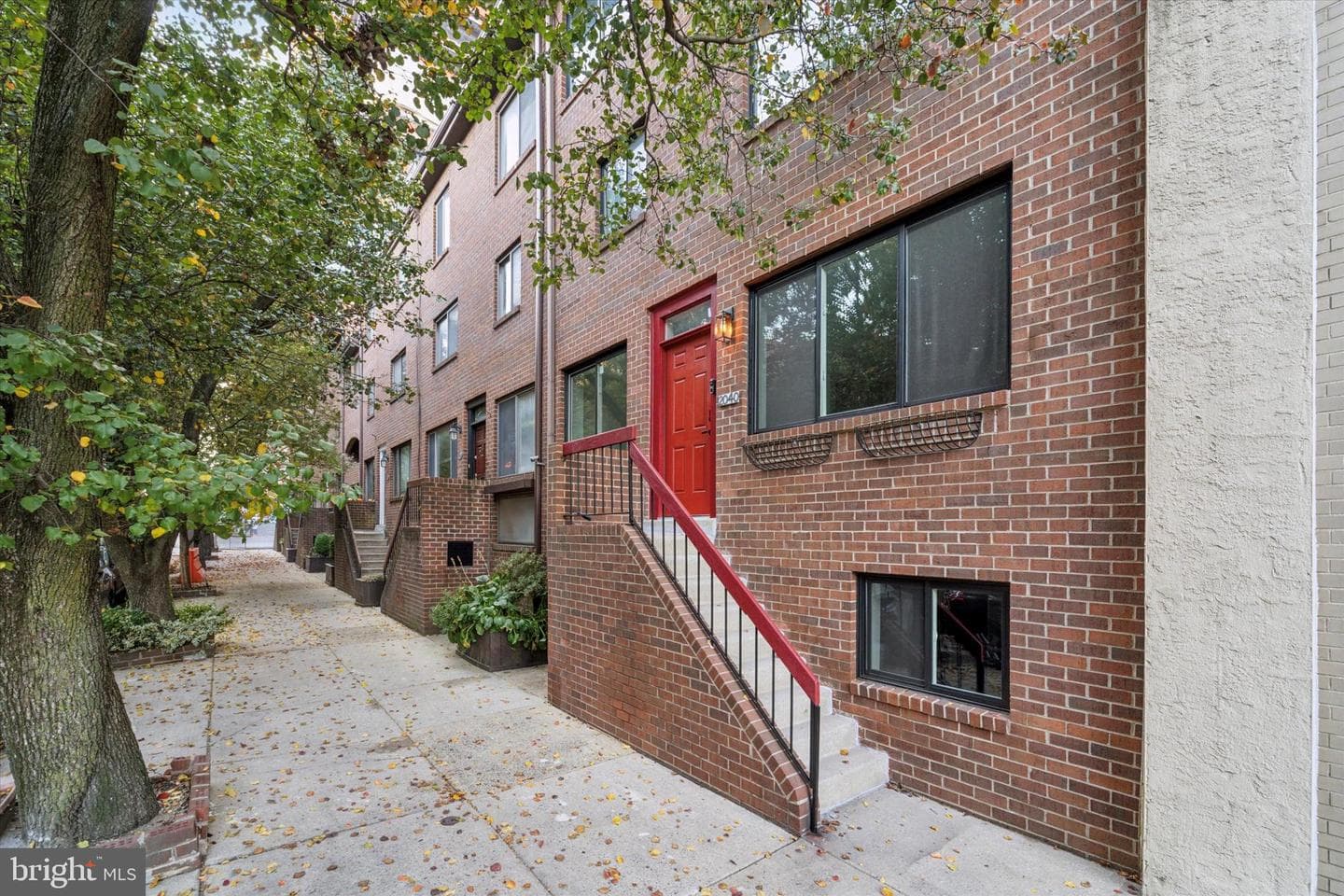 2040 Arch Street photo 1