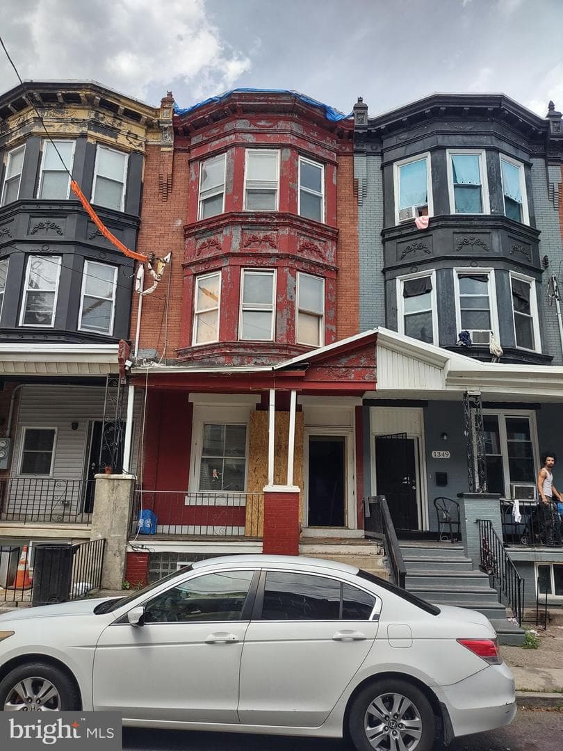 1351 W Jerome Street photo 1