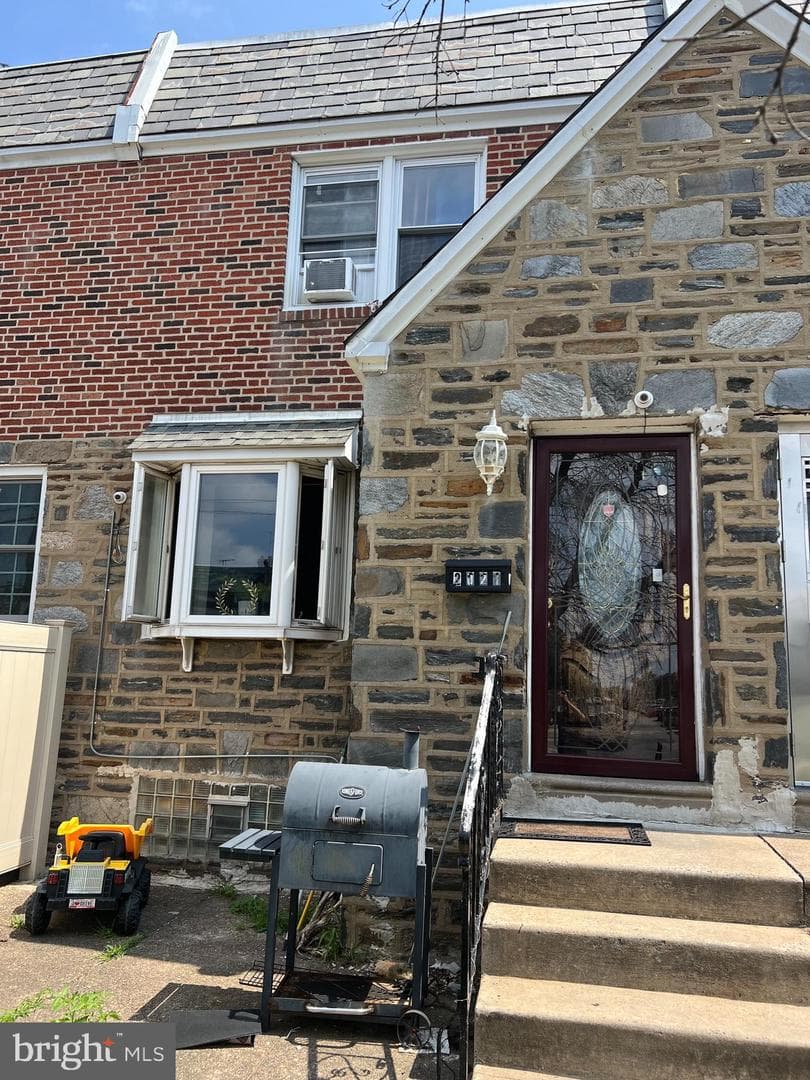 2021 Knorr Street photo 1