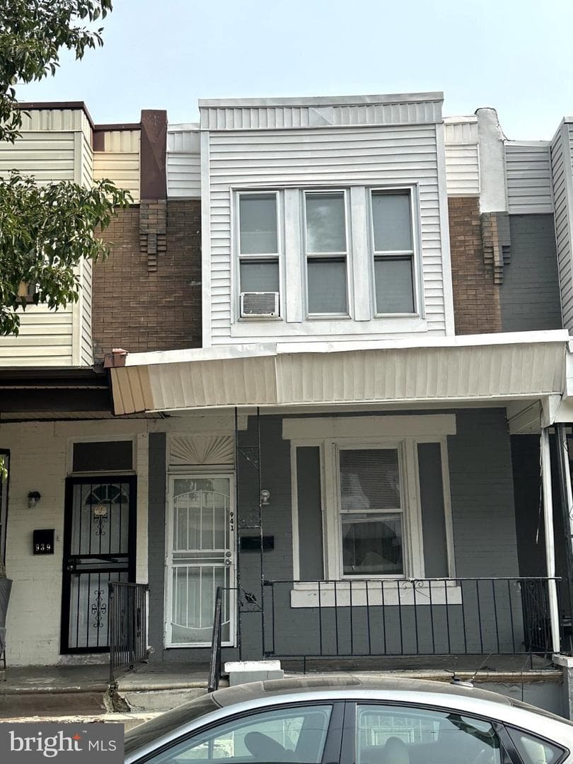 941 E Schiller Street photo 1