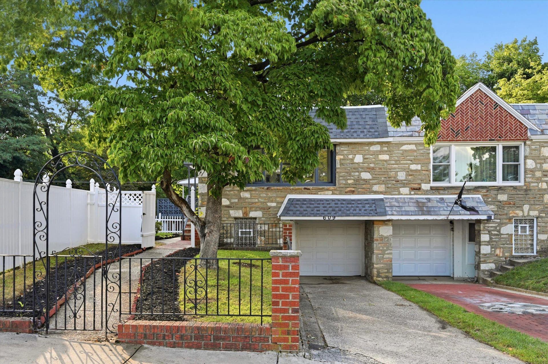 609 E Hortter Place photo 1