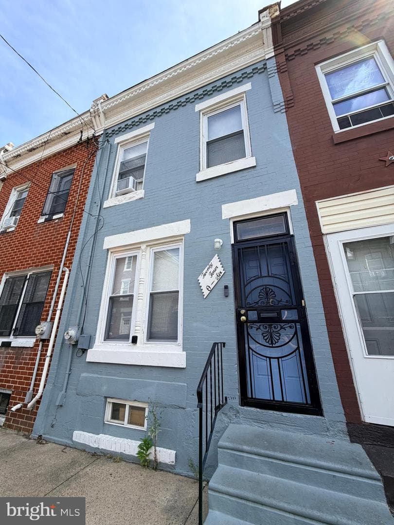 2406 W Oakdale Street photo 1