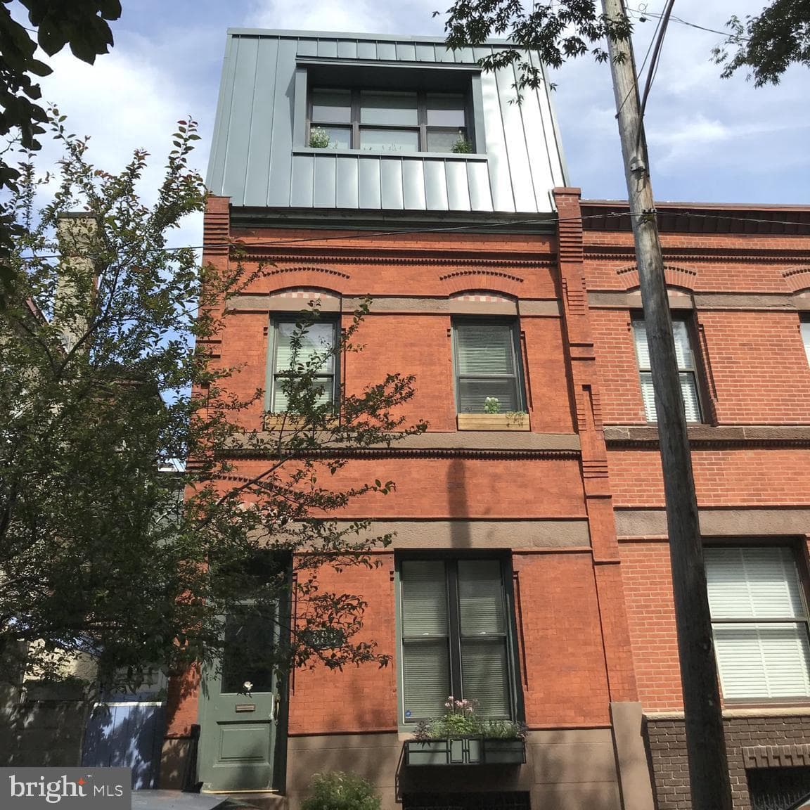 889 N 25th Street photo 1