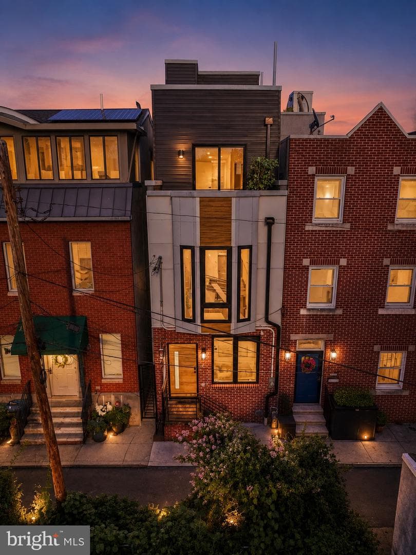 1031 S Fairhill Street photo 1