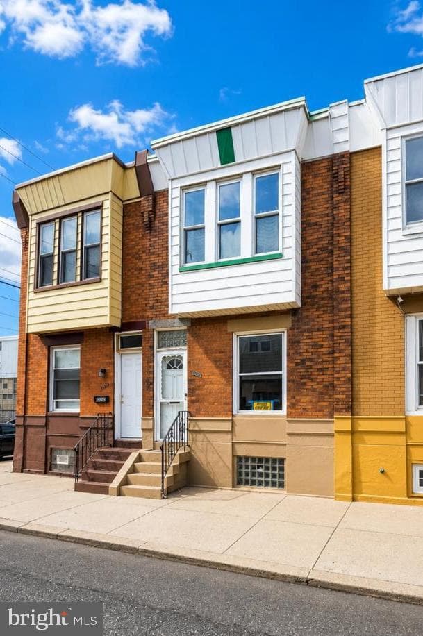 2086 E Victoria Street photo 1