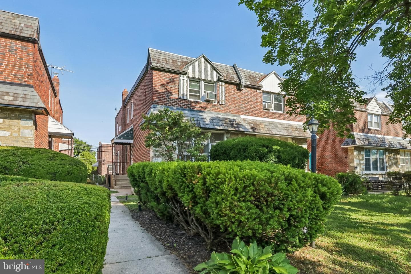 1214 E Sydney Street photo 1