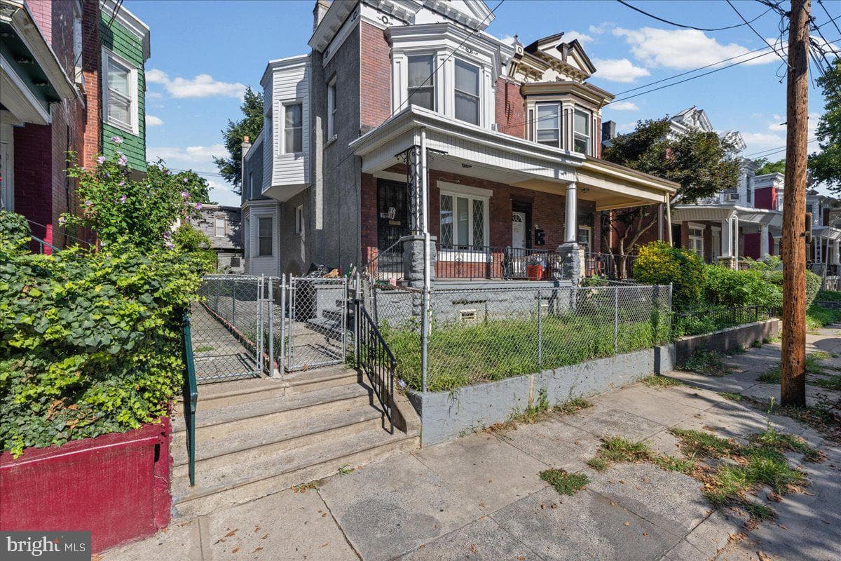 5118 N 11th Street photo 1