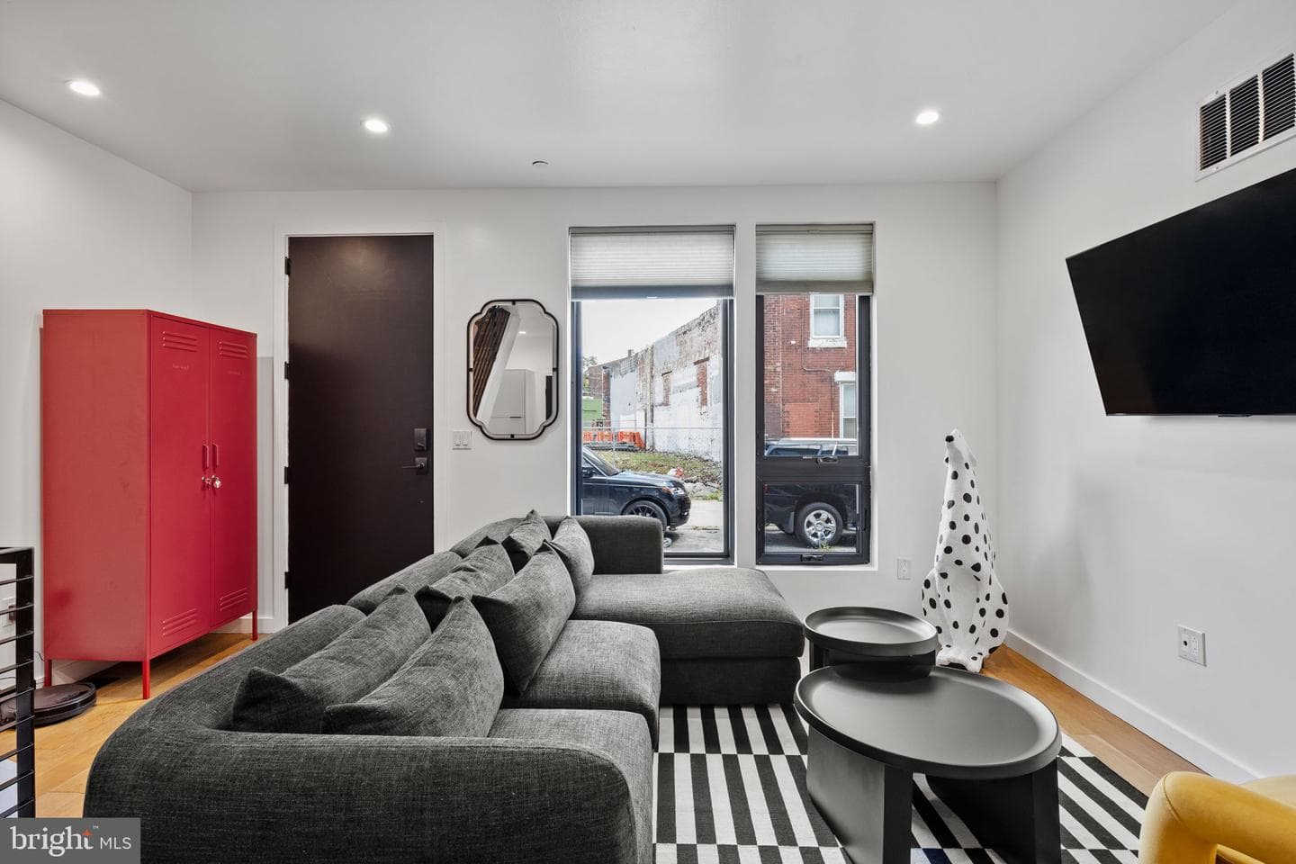 1232 Leopard Street photo 1
