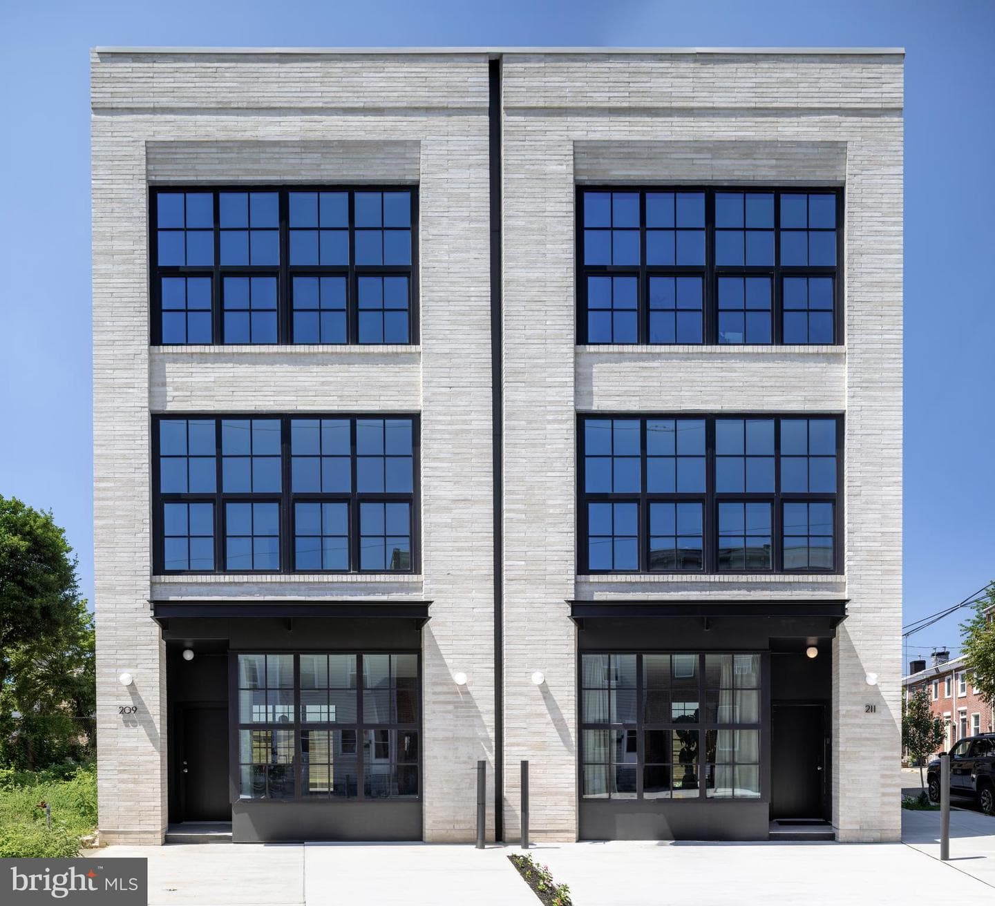 209 E Wildey Street photo 1