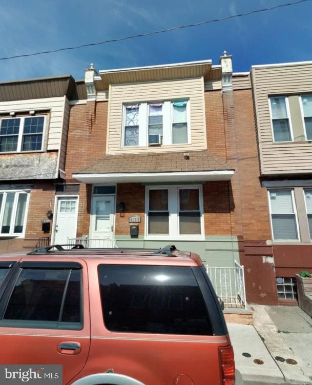 4102 N Darien Street photo 1