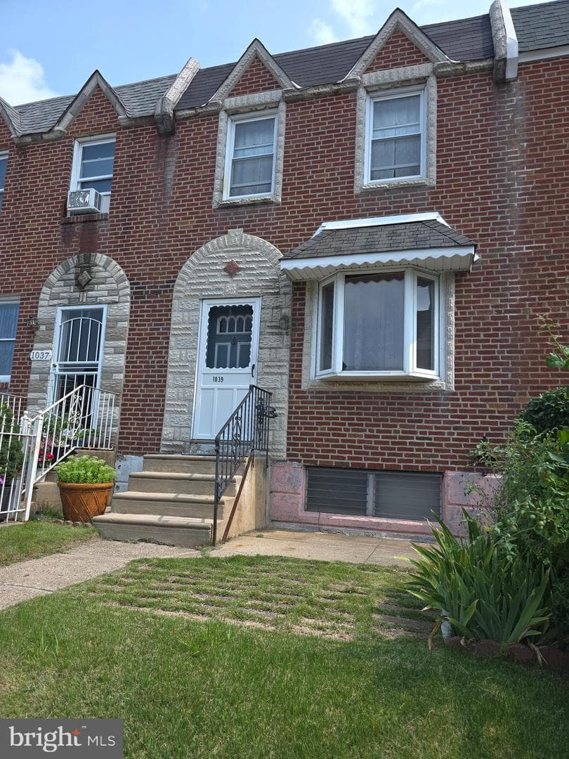 1039 E Cheltenham Avenue photo 1