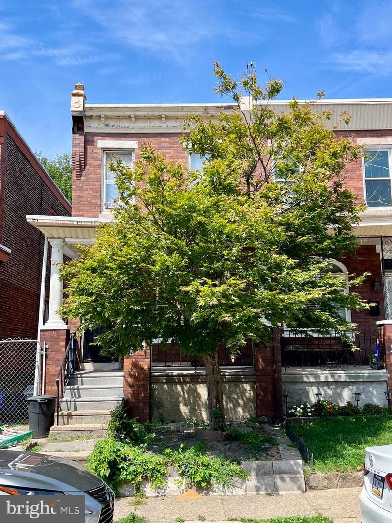 5428 N Lawrence Street photo 1